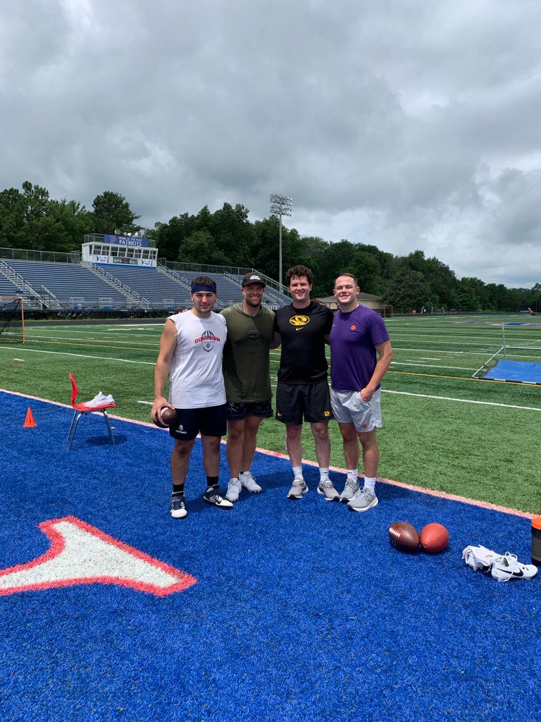 Great field session today!

<a href="/trey_flint8/">Trey Flint</a> NFL free agent 
<a href="/holdencas59/">Holden Caspersen</a> Clemson
<a href="/mikemody3355/">Michael Mody ‘27</a> class of 2027

STAY READY 🤟