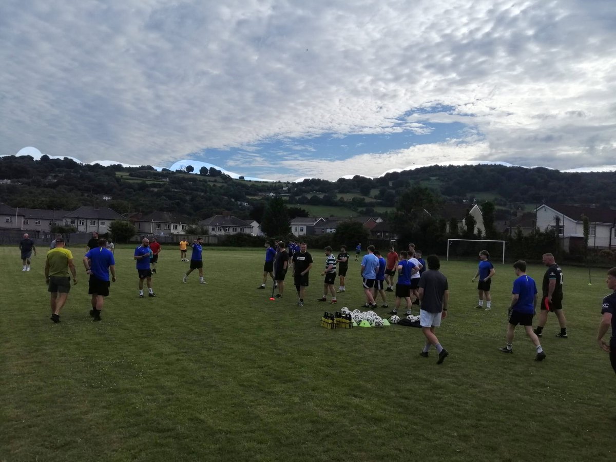 Great to get back into it this evening, seeing returning faces and plenty of new ones also! 💪🏼 

Another sweaty session planned for Thursday, all new players welcomed!

📍Ty Isaf Park
⏰ 18:15 Meet

#uppatown🔵🟡