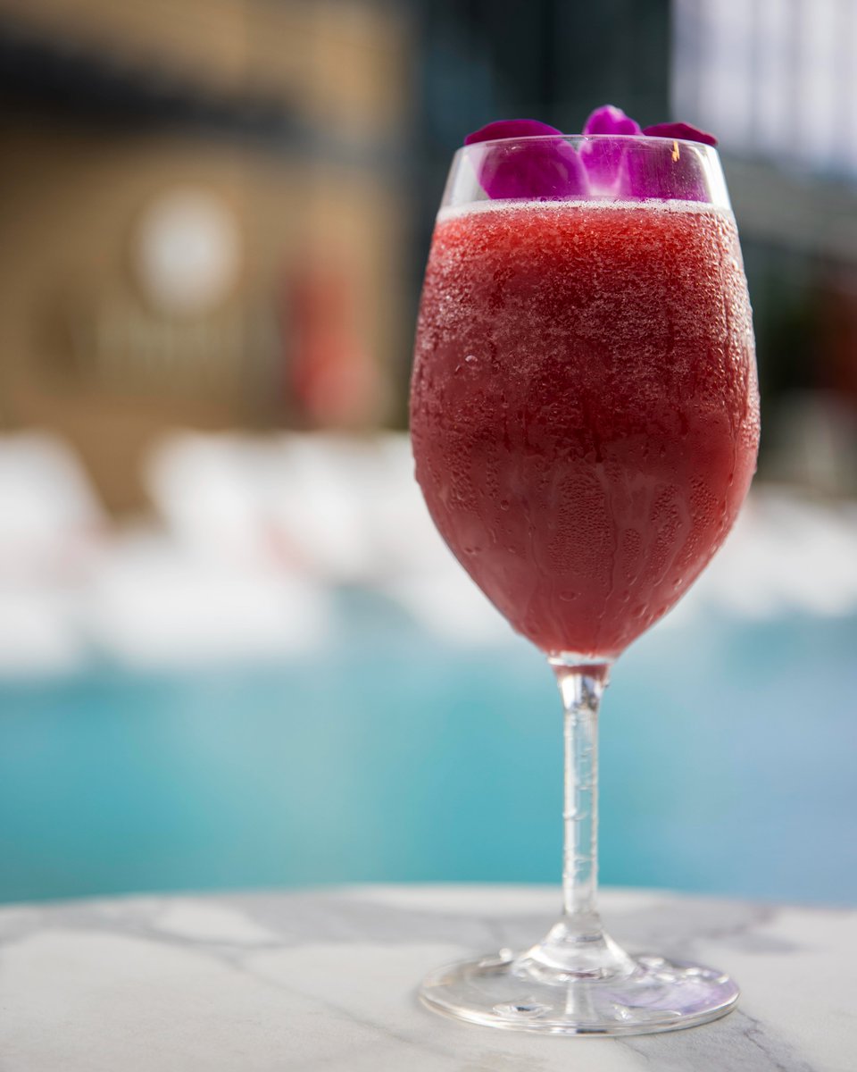 A little sunshine, a lot of spirit 🌞 Catch a rooftop buzz in all the best ways with our craft cocktails at Aerial Kitchen &amp; Bar!