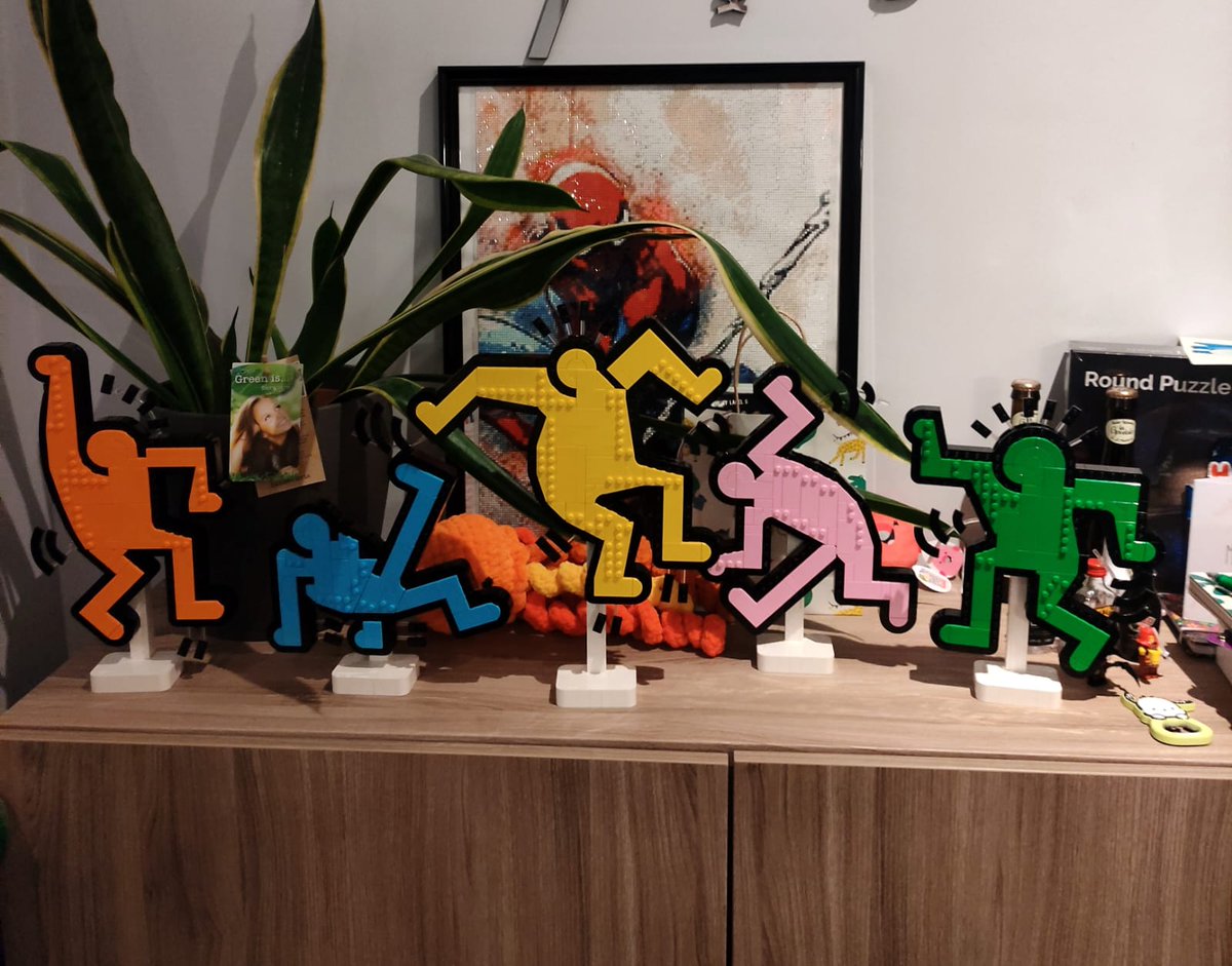 CasperHuls's tweet image. Heel leuke Lego set om te bouwen, en een indrukwekkend resultaat. Legokunst van Keith Haring. (set 31216)