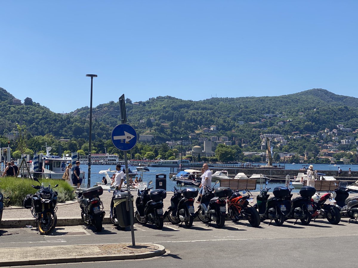 الصيف في إيطاليا 🇮🇹 لا يختلف كثيرا عن صيفنا 
بحيرة كومو 🇮🇹
Como lake 🇮🇹