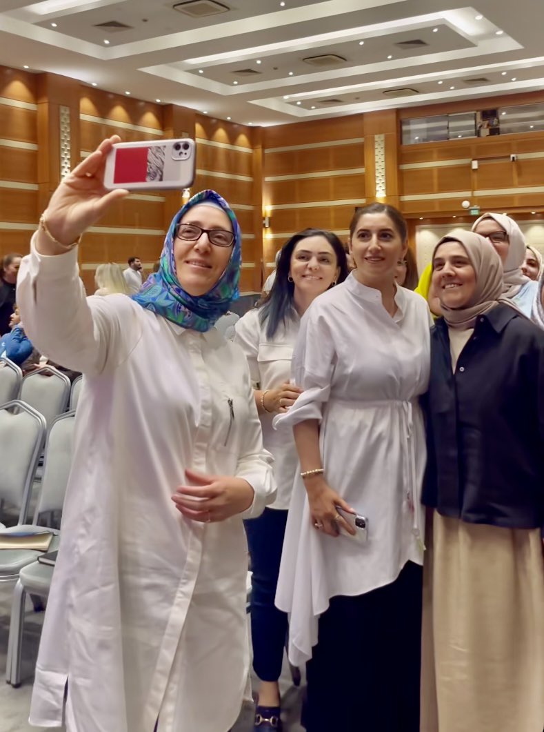 eliflalebilgili's tweet photo. Üç Kademe İl Yönetim Kurulu Toplantımızı İl Başkanımız @abdullahozdemir riyasetinde,İl Kadın Kolları Başkanımız @salihademirer ve İl Gençlik Kolları Başkanımız @nevzatyucetr eşliğinde gerçekleştirdik.

Birlik ve beraberliğimizin İstanbulumuz için hayırlara vesile olmasını dilerim https://t.co/HbkKuYh9cU