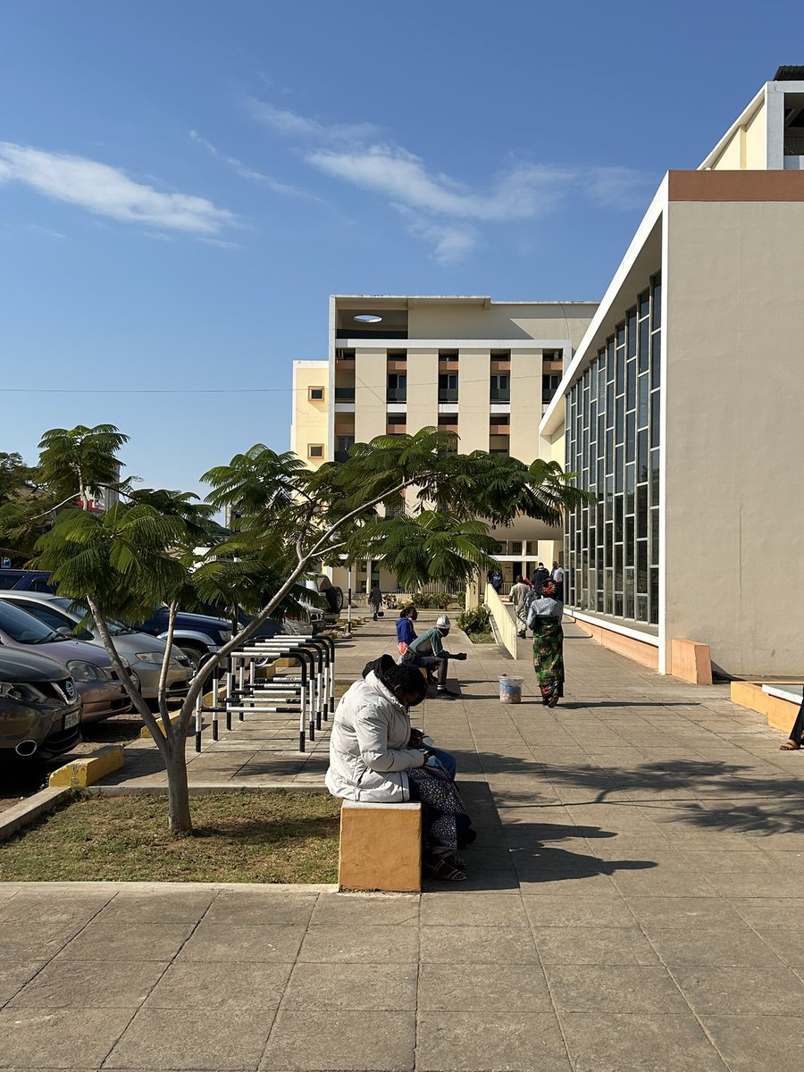 AMB_MetroGlobal's tweet image. 🌍 La transformació de l’entorn de l’Hospital Central de Maputo, servei metropolità, és un exemple d’espai públic per les persones, accesible, connectat amb el transport públic, segur, de cures i amb estratègies d’adaptació al canvi climàtic.
🟢 Transformador per la vida…