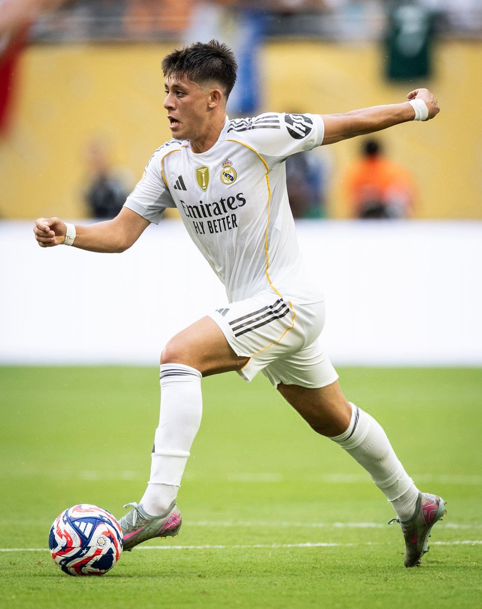 🇹🇷 Arda Güler vs Juventus:

- 78 minutes played
- 100 touches
- 75 passes completed
- 91% pass accuracy
- 3 key passes
- 2 big chances created
- 9/11 long passes completed
- 1/1 dribbles completed
- 7 duels won
- 3 tackles

WHAT A PLAYER! 🔥