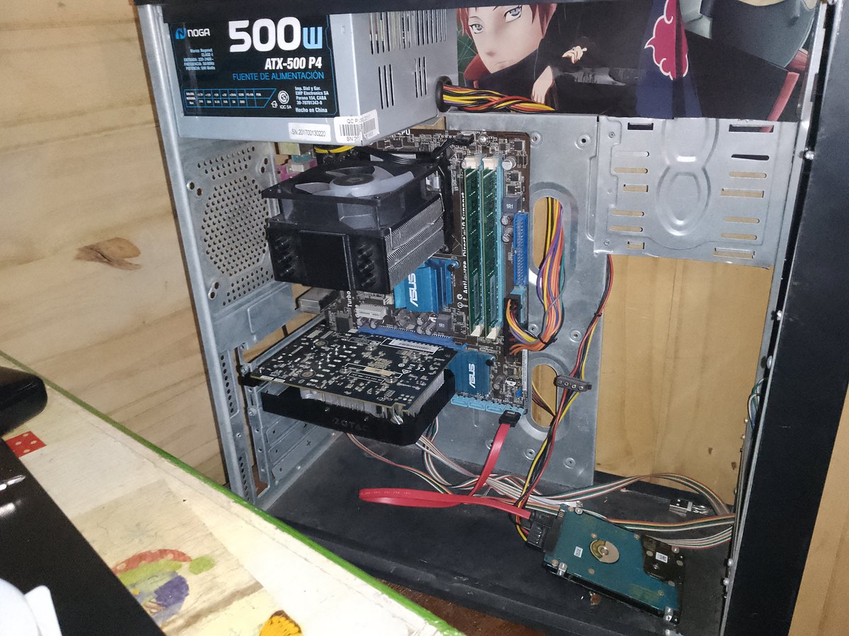 litdemy's tweet photo. @MSI_ES @sfdxpro esta es mi pc, q tiene componentes de 2009 y un disipador adaptado no sirve para jugar nd tiene un dual core y 8gb de ram q es lo maximo mw gustaria arreglarla paara poder jugar fortnite y gta v ya q son mis juegos favoritos
#nextlevelMSI https://t.co/uP7bndVT6f