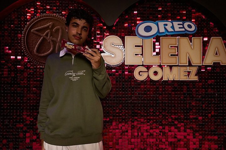 Official Selenators (@selenafanclub) on Twitter photo Brazil, you really ✨snapped ✨ at the <a href="/oreobrasil/">Oreo Brasil</a> event last night! 🖤 Have you gotten your pack of cookies? 👀🥛 Brazil, you really ✨snapped ✨ at the <a href="/oreobrasil/">Oreo Brasil</a> event last night! 🖤 Have you gotten your pack of cookies? 👀🥛