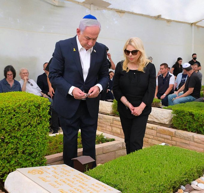 VividProwess's tweet image. Benjamin Netanyahu attended a memorial service today for his brother, Yoni Netanyahu, who fell in battle while leading Sayeret Matkal fighters in a special operation to rescue hostages.

Yoni Netanyahu was a true Israeli hero.