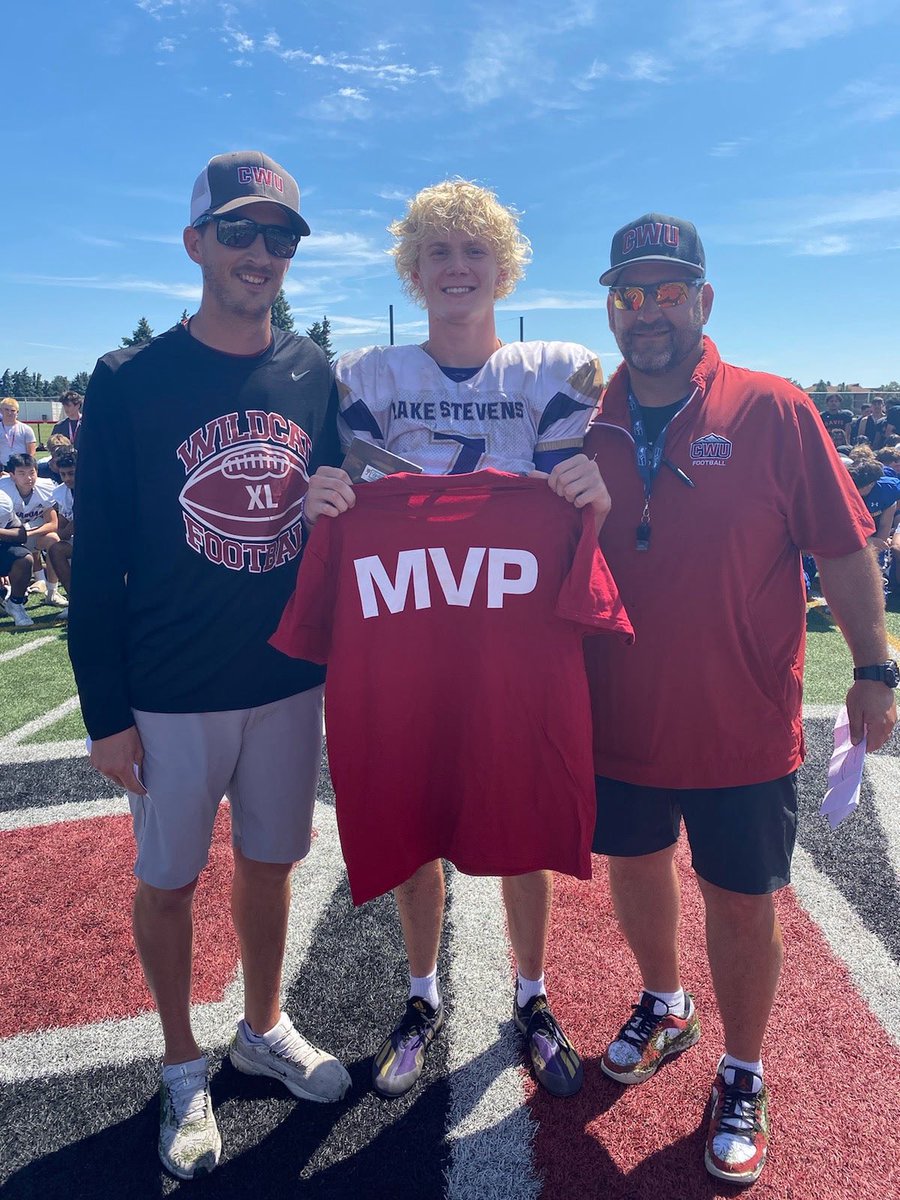 Dylan_Phinney14's tweet image. Great week competing with my team @LSHSVikingsFTB at CWU football camp @CWUFB . Grateful to be awarded Camp Defensive MVP and receive and my first Division 2 offer. #GoCats @CoachGallatin @CoachFisk