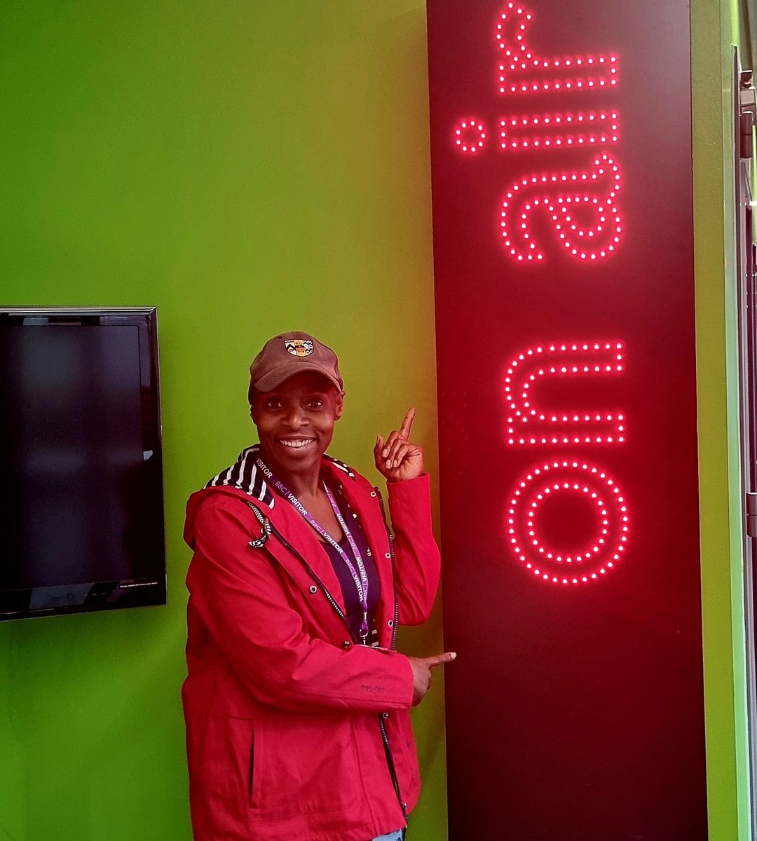 Marciathewriter's tweet image. Full on Bradford takeover of BBC R4 Front Row tonight @nickahad presenting @Saimamir_author @BradfordLitFest
@bradford2025
Had to hotfoot there it from the gym straight after teaching a Zumba class, hence the outfit!
#themercystep
#blackbooks
#bookstagrambbc
#blackauthors