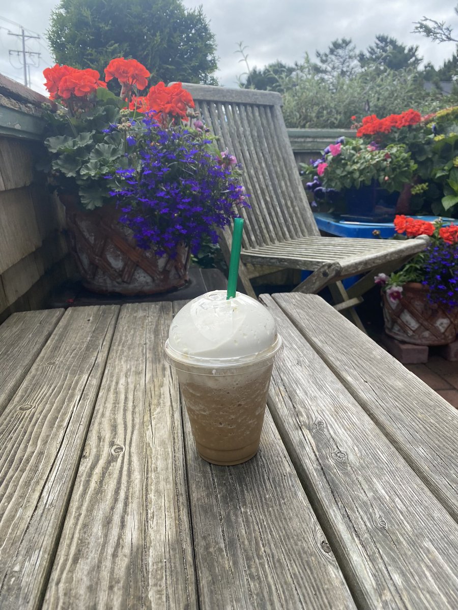 MidyReyes's tweet image. Stackapalooza stack #cannonbeach #haystackrock ☕️🧡 🪨 #frens #goodtimes