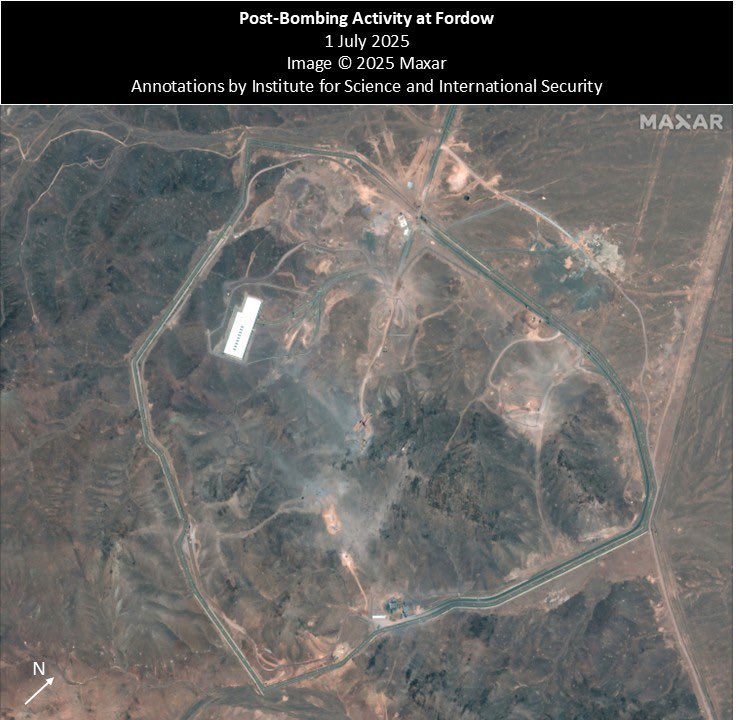 DAVIDHALBRIGHT1's tweet image. Satellite imagery taken by @Maxar today show ongoing work at the MOP impact points of the Fordow Enrichment Plant and progress in clearing access to the eastern tunnel entrance portal.
As of July 1, Iran has sufficiently cleared the surroundings of the eastern tunnel portal to…