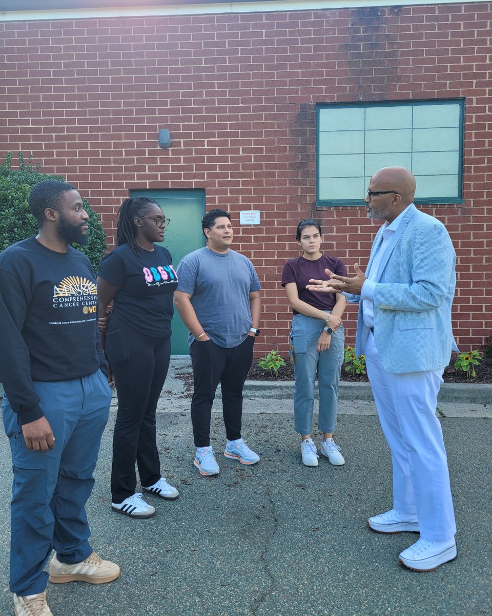 VCUMassey's tweet image. What a fulfilling day for our the @WinnAwards CIPP students at #VCUMassey! This morning, they volunteered with Underground Kitchen, an organization close to our hearts as a recipient of a 2025 Community Seed Grant from Massey.