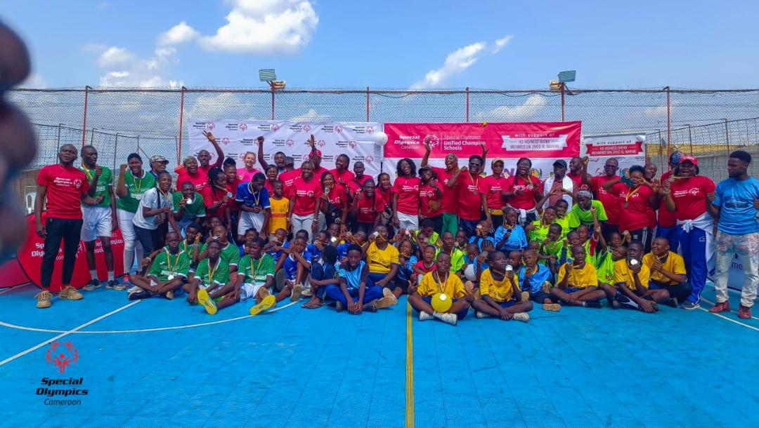 Special Olympics Cameroon (@so_cameroon) on Twitter photo Special Olympics UCS Programming
Dances, joy, happiness and fun marked the awards ceremony of our Unified Floorball competition.
Bravo to everyone: athletes, unified partners, volunteers, coaches and families for this wonderful event 🎊
<a href="/SO_Africa/">Special Olympics Africa Region</a>
<a href="/floorballcamer/">Cameroon Floorball</a> Special Olympics UCS Programming
Dances, joy, happiness and fun marked the awards ceremony of our Unified Floorball competition.
Bravo to everyone: athletes, unified partners, volunteers, coaches and families for this wonderful event 🎊
<a href="/SO_Africa/">Special Olympics Africa Region</a>
<a href="/floorballcamer/">Cameroon Floorball</a>
