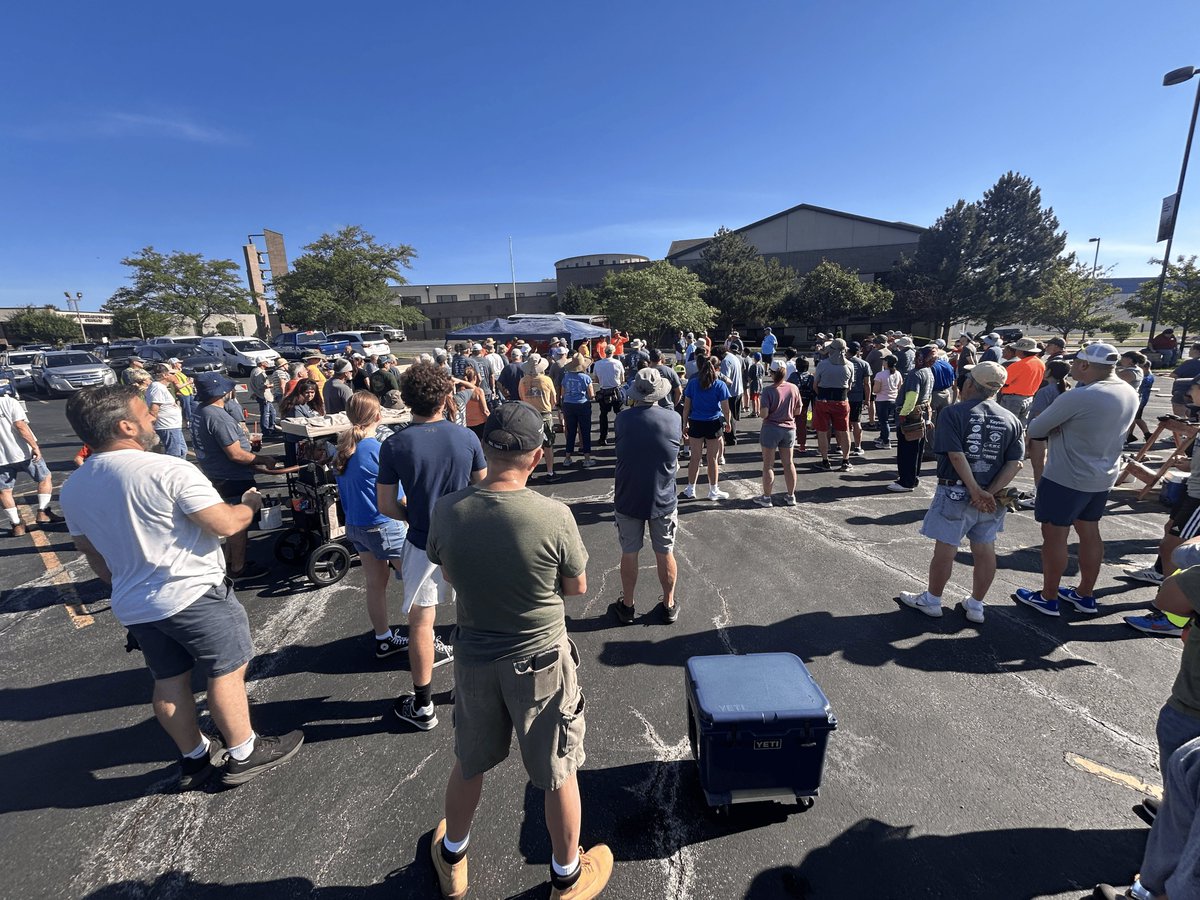 MidAmCarpenters's tweet photo. #Local1 Cub Club got together on Friday and Saturday last week to lend a hand at the Help Build Hope Event. Apprentices assembled wall panels that will be utilized by Habitat for Humanity for families in need. A great learning experience and rewarding way to give back for our https://t.co/EmflzJ92H8