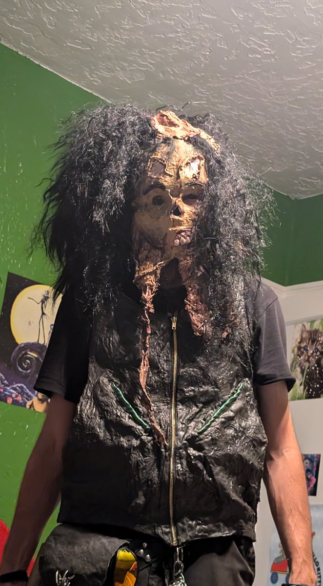 Z0M8I3D's tweet photo. I jump scared my daughter today #SkinVest #EddieMask #zombie https://t.co/fVkewkD2yb