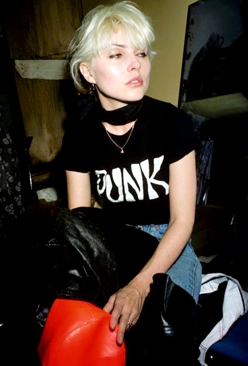 Happy Birthday 🎂🖤
        Debbie Harry