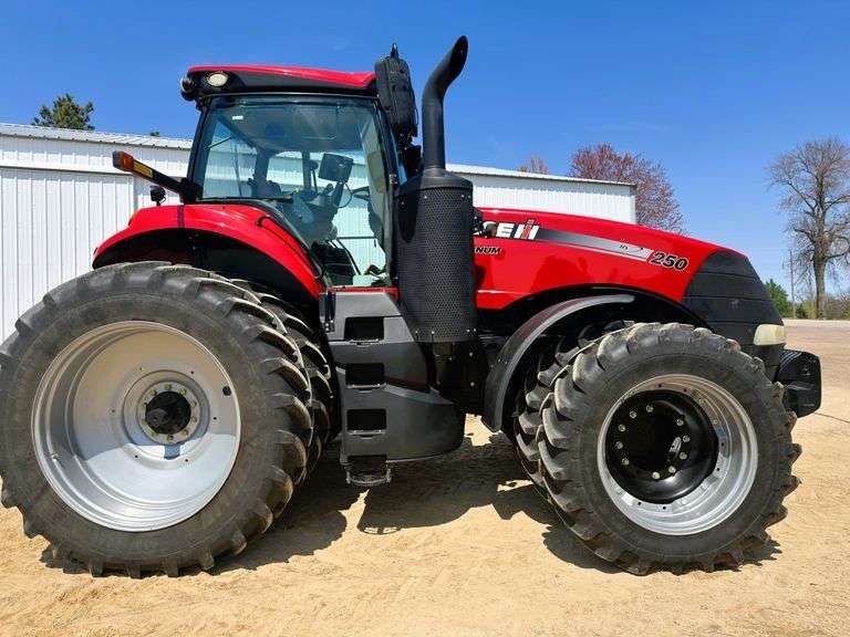 HMAuctionGroup's tweet image. 🔄 Ready to UPGRADE your farm equipment? 🔄

In just 5 days, the Timmers Farm Retirement Auction opens with premium machinery including Case IH tractors, JD combine, sprayers, tillage tools and more!

hmauction.com/auctions/6433-… 

Tag a farmer who needs to see this! #FarmUpgrade