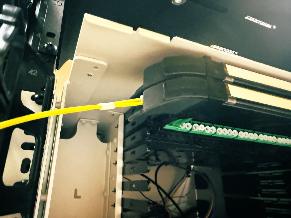 High performance network cross connections via shared and quality engineered infrastructure at #1Federal in #SpringfieldMA. This one is in the second of two #POE diverse meet me rooms. #corning #noaccessMRC #noconduitMRC #nocablingMRC