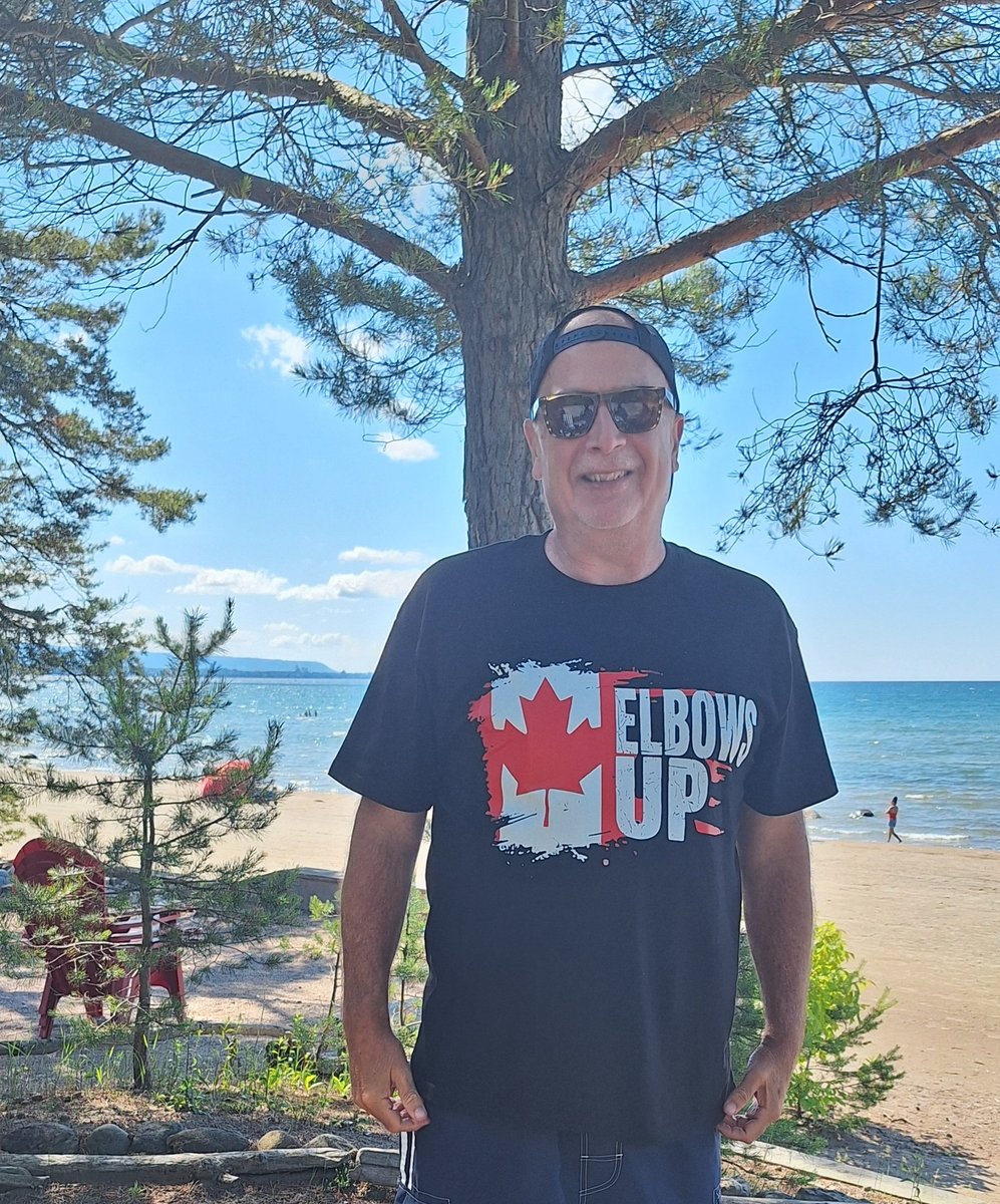 DaveButler22's tweet image. Happy Canada Day to everyone including our American neighbours! #elbowsup #notforsale