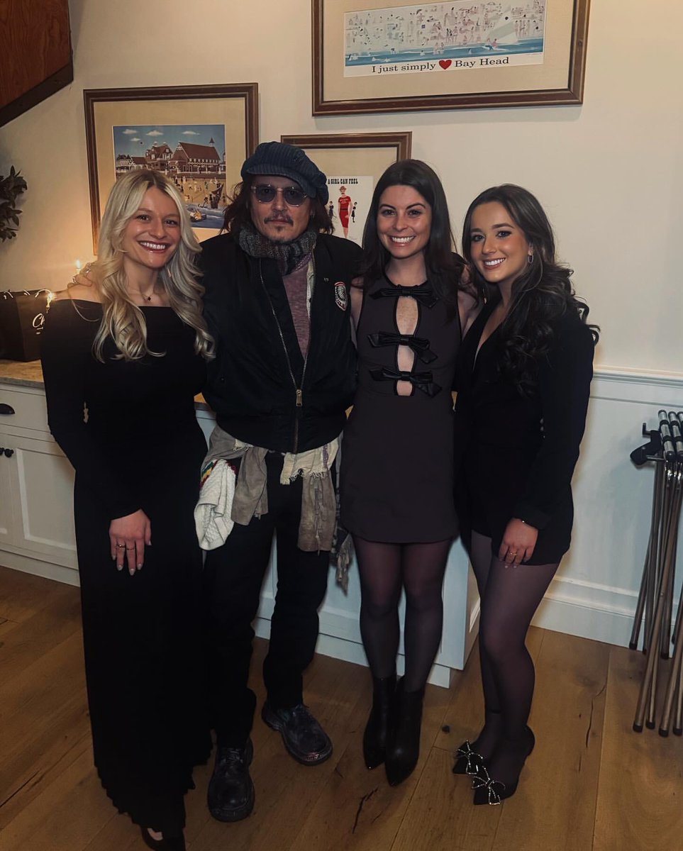 ReemDepp's tweet photo. #throwinitback JD - January 2025  ( via emily_fasano). https://t.co/8zOukRbwZz