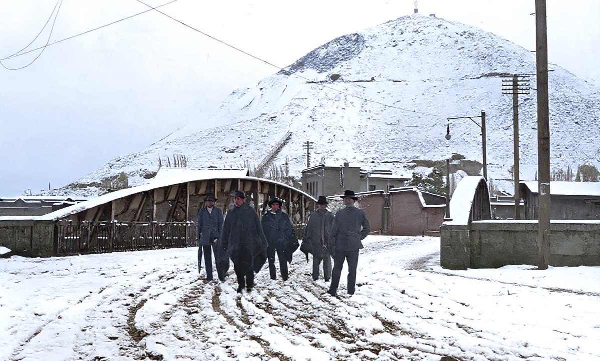 Puente Pío Nono y cerro San Cristobal.
Santiago de Chile, nevazón del  30 de junio de 1912.