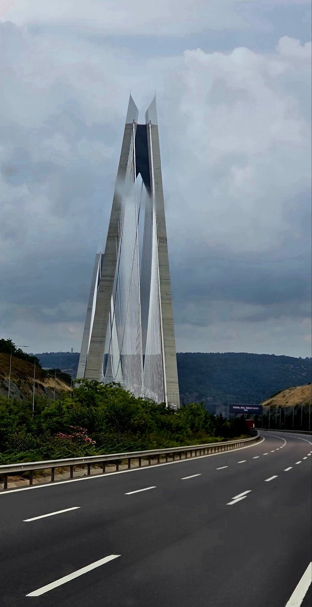 Uğraşma boşuna. 
Seni ancak gördükleri ve duydukları kadar anlayacaklar. 
Gördükleri, ancak kendi anladıkları kadarı olacak.