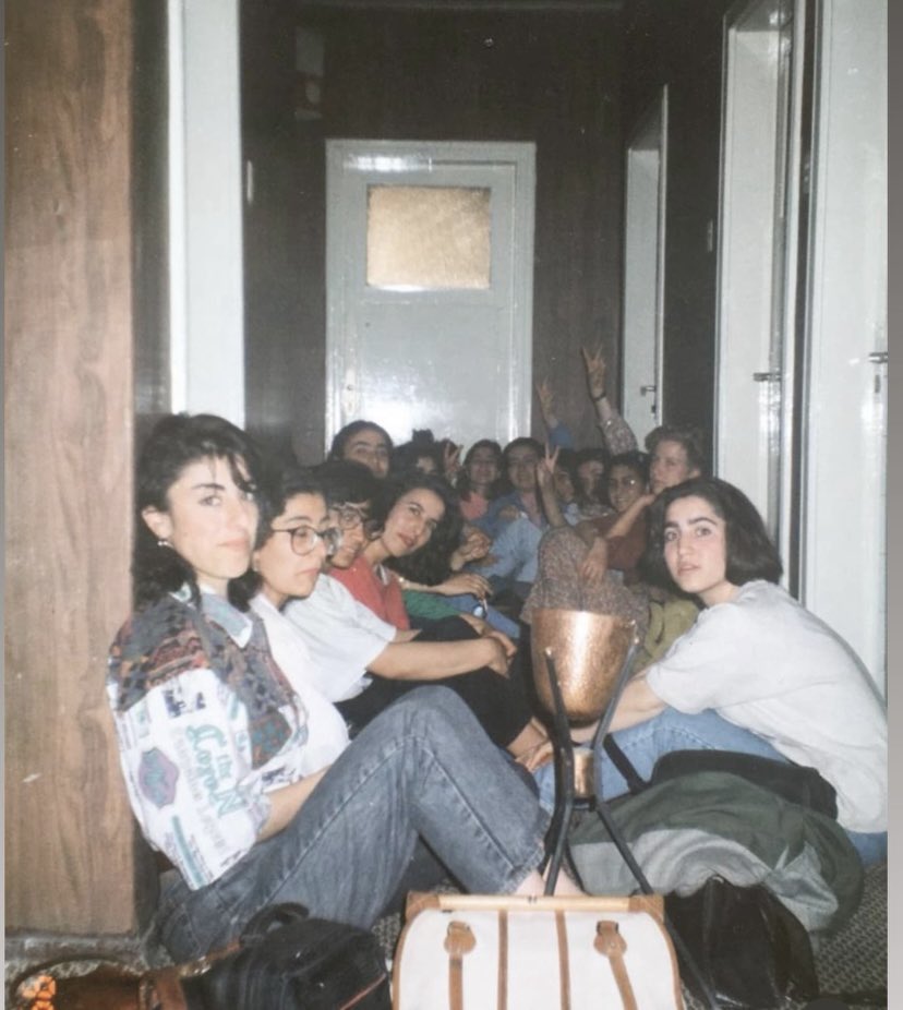 diyarkapu's tweet photo. Yil 1993, Temmuz'un 2'si..
Nokta koy buraya.Bir gece bir sabah değil ,söndürmüş tüm ışıltısını yıldızlar.Güneş ise saklanmış ardına öfkesinin.Can alıyorlar doğanın en sefil yaratıkları. #madımak https://t.co/j3Gr5cEG2M