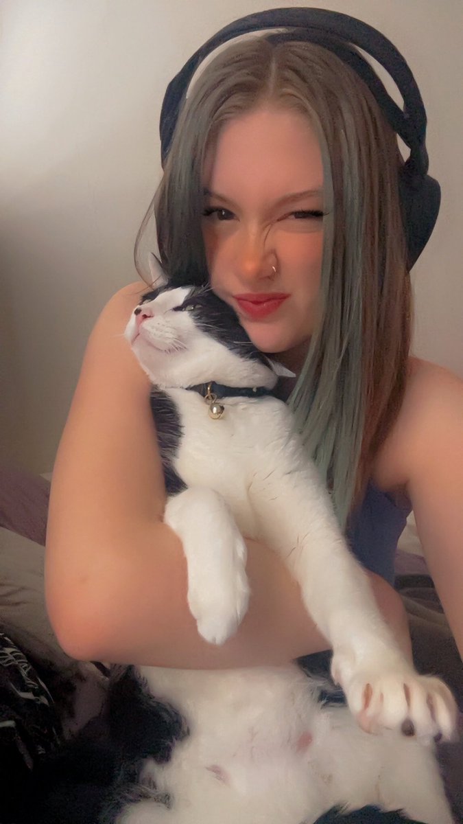 Me and my buddy!! 😽😽😽 Twitch.tv/itsssbriiii