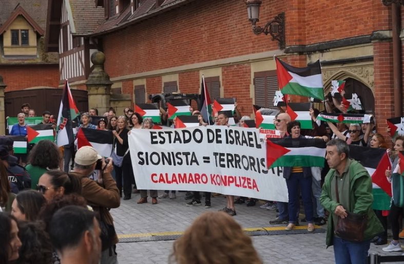 Andrés Calamaro no es bien recibido en Donostia, por sionista y por escoria, valga la redundancia.