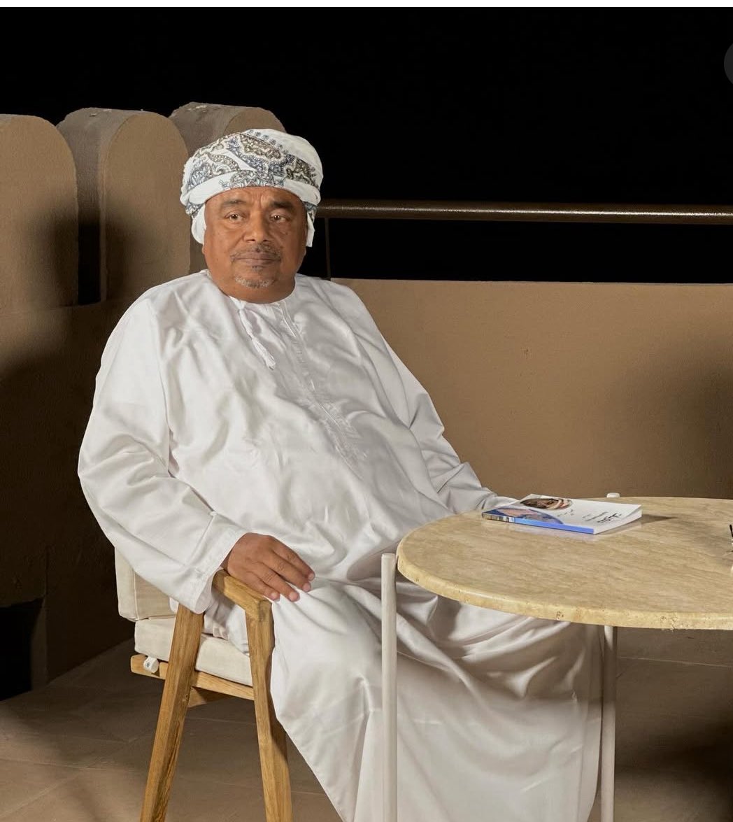 #علي_المعشني 
يهدد السعودية !!!

لم اكن اريد الخوض في الموضوع ولكن بعد الضجيج الذي حصل علينا ان نوضح بعض النقاط التي تجاهلها البعض ولم تستوعبها عقول البعض ،

أولاً #علي_مسعود_المعشني  ليس وزير خارجية ولا قائد جيش ولا رئيس وزاراء ولا رئيس دولة حتى يكون رأيه مصدر تهديد لدولة بحجم