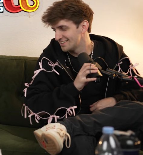 uglyyyxgoddess's tweet image. so like,,, can someone make fanart of him in this immediately- like pls- i,, needs it.