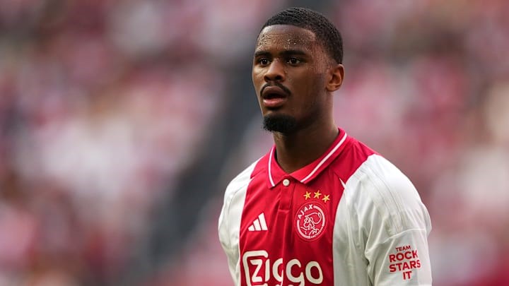 ScoutingNotes_'s tweet image. A Closer Look at Jorrel Hato of Ajax Amsterdam 🧵

Today, we turn our attention to Jorrel Hato from Ajax. Despite being just 19 years old (born March 7, 2006), Hato has already made 75 appearances for Ajax in the Eredivisie and has 6 caps for the Dutch national team.

[THREAD]