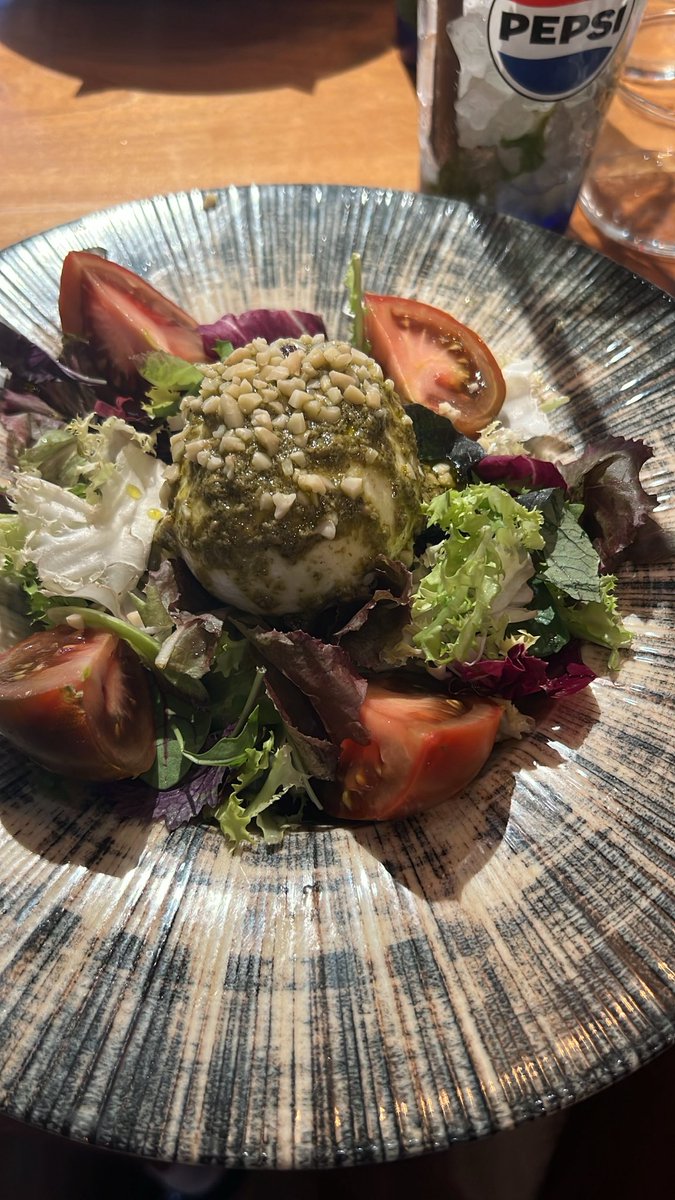 PetitPrince36's tweet image. Je jure qu’ils ont réussi à foirer une burata ! 
L’espagne gustativement parlant c’est vraiment TUBA c’est pas des rumeurs 😮‍💨