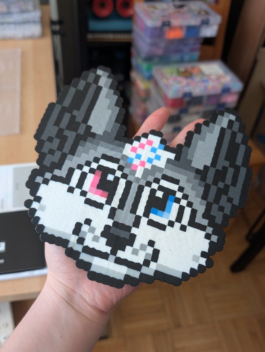Perler badge for <a href="/LycaonWuff/">Lycaon</a>