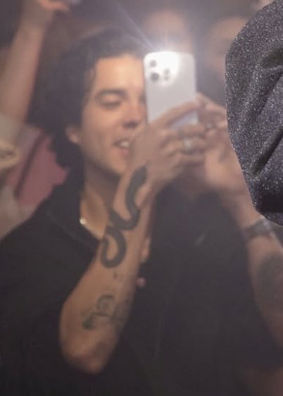 Descripción gráfica de las Bautisters   cada que vemos a Mario B 😂💘