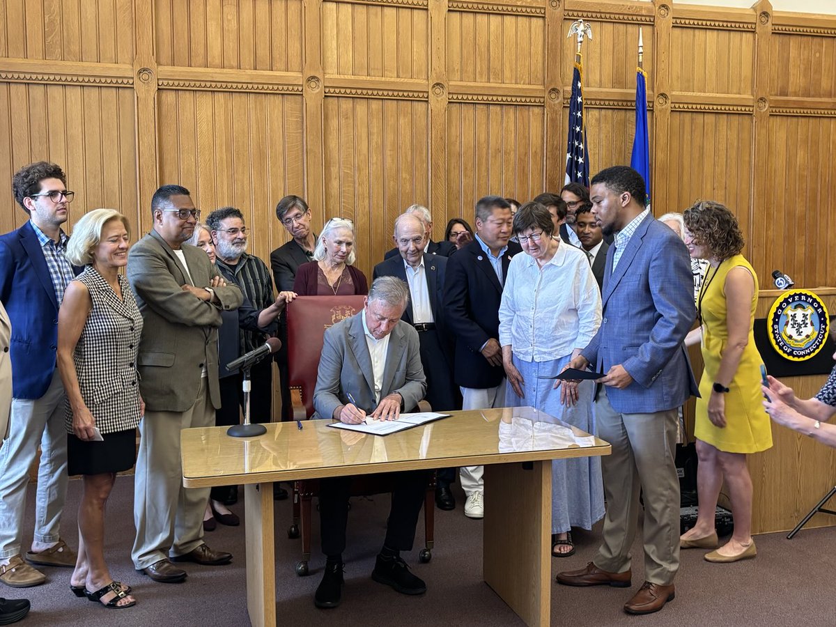Governor Lamont signs two Environment Bills but minutes later, said he supports expansion of pipelines carrying fracked natural gas.