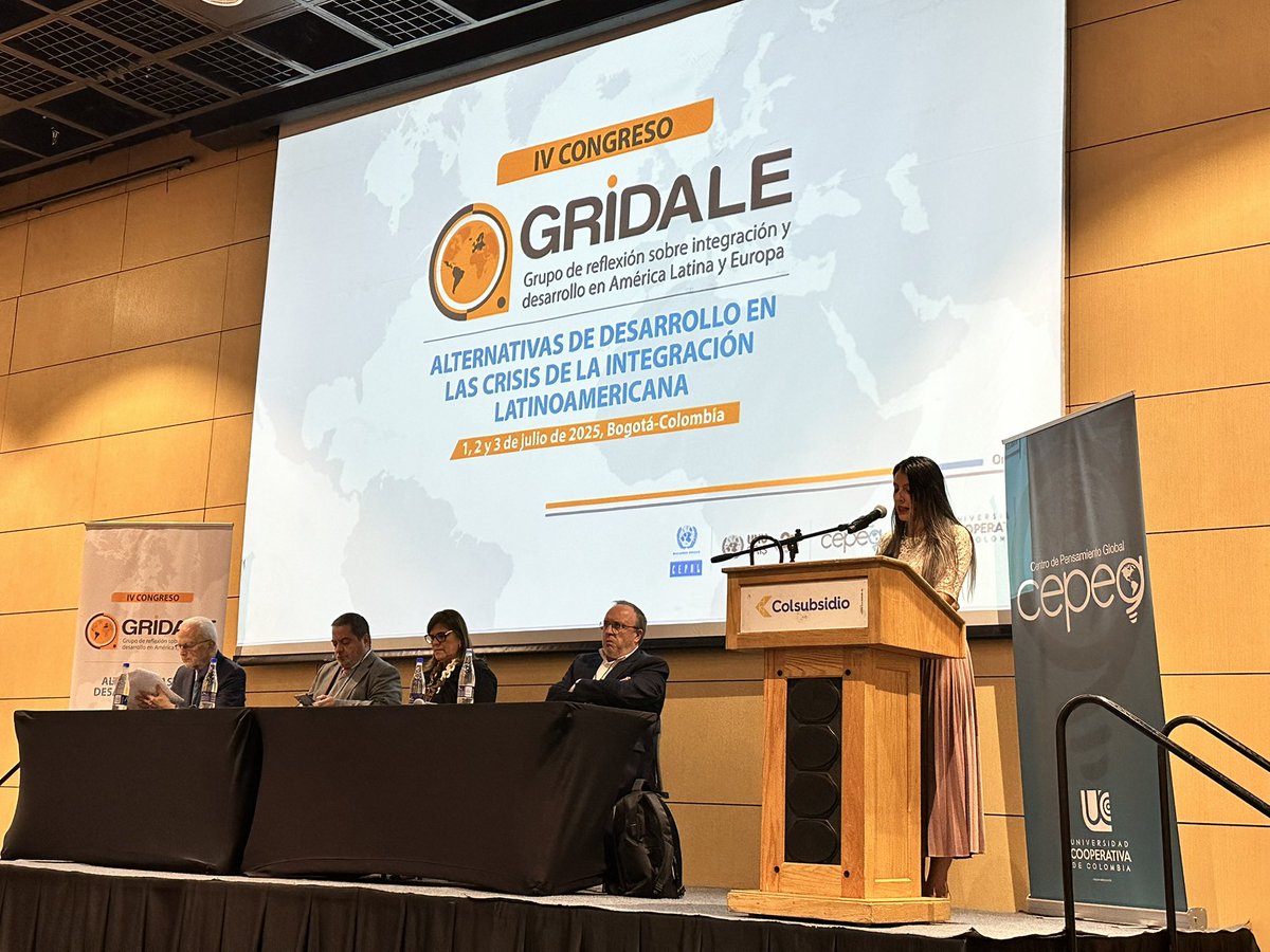 joelpena89's tweet photo. 🟠 Un gusto encontrarse con colegas de #AméricaLatina interesadas/os en la #IntegraciónRegional durante el primer día del IV Congreso del @GridaleOrg.
#GRIDALE #DesarrolloSostenible #CEPEG #UNUCRIS #CEPAL #CongresoGRIDALE2025
@UNAM_MX @ULA_Venezuela @UniLibertadores @unlp @UCUoficial