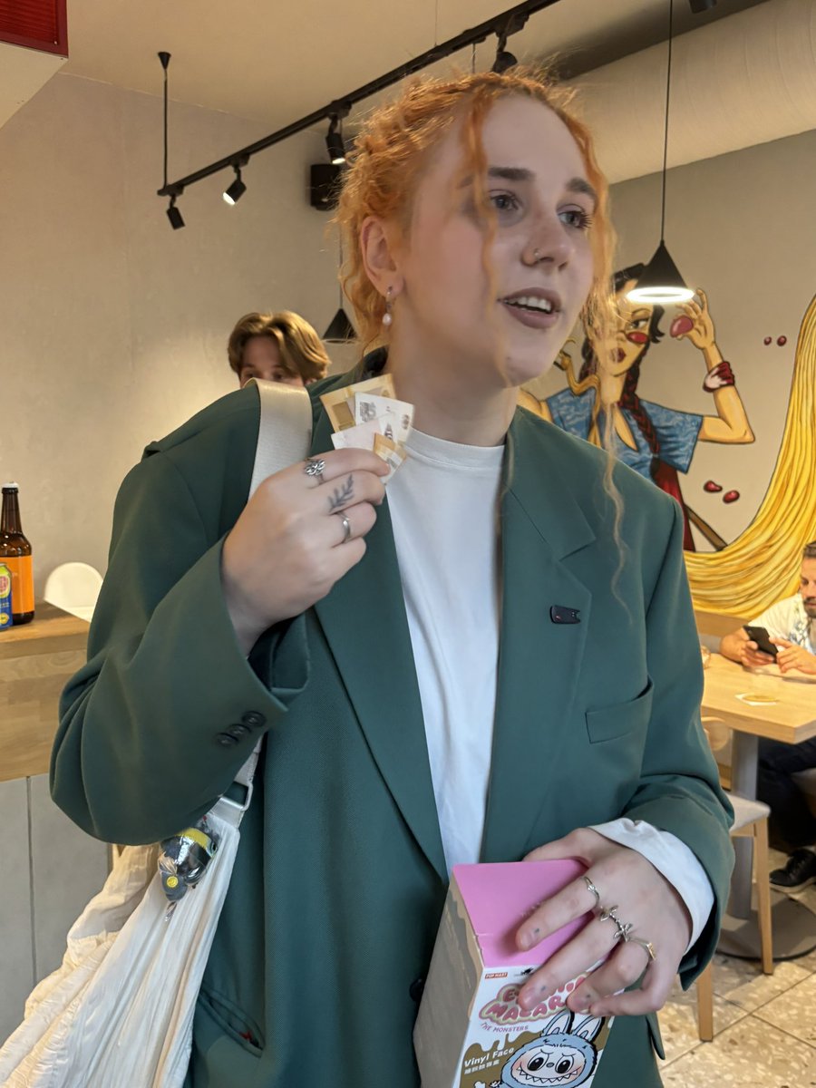 даша шатилова вернулась из эмиграции и выкупила у ребенка лабубу за двести рублей