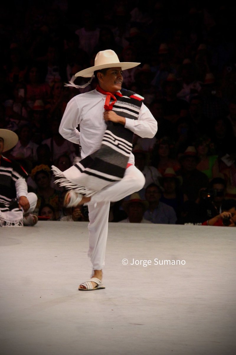 jso_sumano's tweet photo. Hoy inicia julio, mes de la Guelaguetza, un mes donde Oaxaca será el epicentro de muchos colores, sabores y tradiciones mostrando al mundo nuestra cultura. https://t.co/LPjXw3DTry
