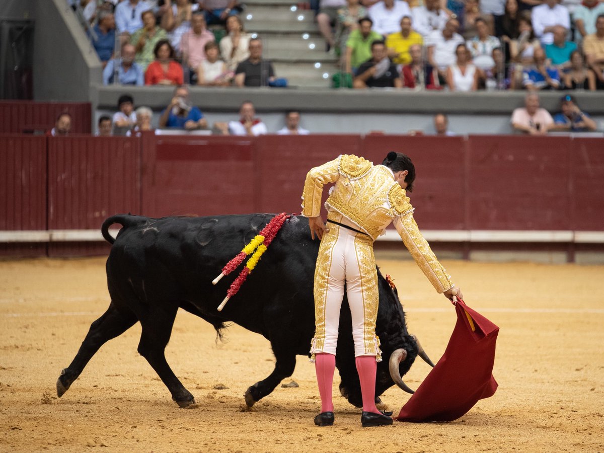 JAROCHOO0's tweet image. Muchas emociones en la tarde de mi presentación en Burgos.
📸: @RaqiZurdo