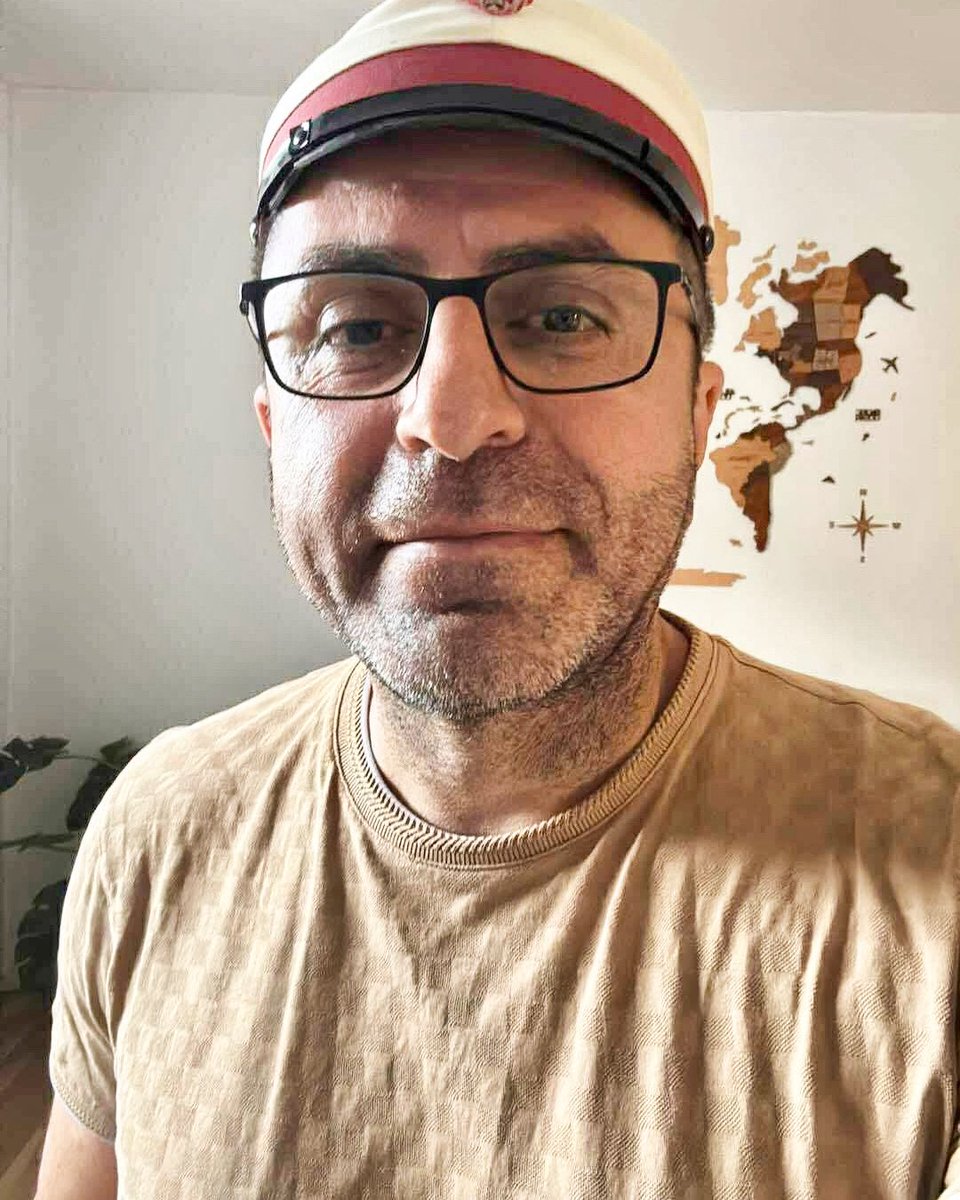 🎓 Studenterkørsel er ikke haram – det er frihed.

At der findes islamister i Danmark, der mener, at unge mænd og kvinder ikke må fejre deres studentereksamen sammen, siger mere om dem end om vores samfund.

Mit svar til dem er enkelt:
💥 Luk den!

Til alle jer unge – uanset