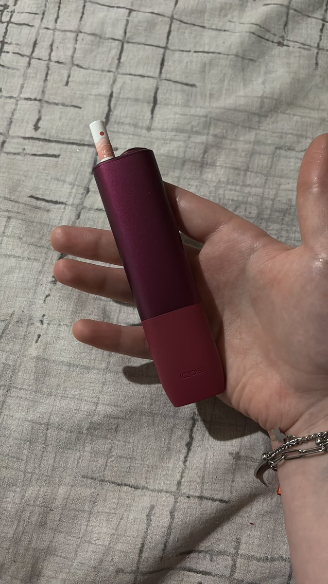 Ну ви подивіться яку цяцьку втюхали замість старого ліла за доплату в 300 гривень💅✨
(Шкода, що фіолетового немає🥲)