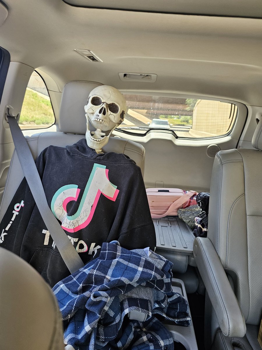 beetlejuicebrat's tweet photo. Corey and I just got back from a spooky little adventure through the mountains and some haunted hot spots—tons of new eerie goodness coming your way.
Stay weird, stay haunted 👻🖤
#haunted #coloradoadventures https://t.co/eUcmRSzuKn