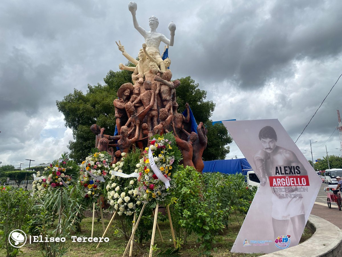 🔰Entrega de Flores de Patio en ➡️Conmemoración al Paso a la Inmortalidad de nuestro 🌎Tricampeón Mundial de Boxeo Alexis Argüello 🥊 con jóvenes deportistas y promotores deportivos. Plaza de las Victorias, Managua 

#Nicaragua #4619SiempreMásAllá