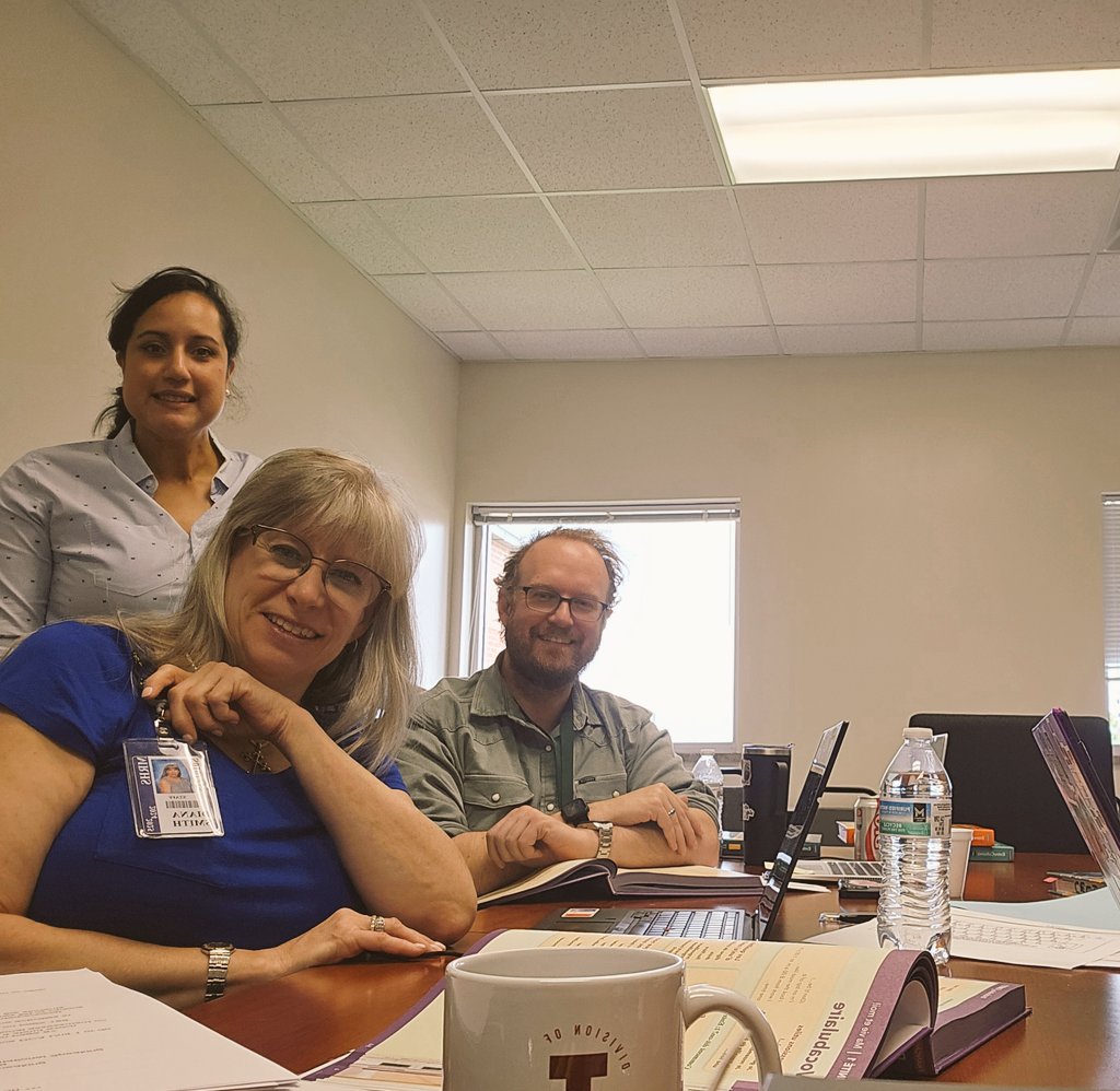 Great day French curriculum writing ❤️!   Un poco despeinada pero muy contenta! Nous sommes #katyisdlote