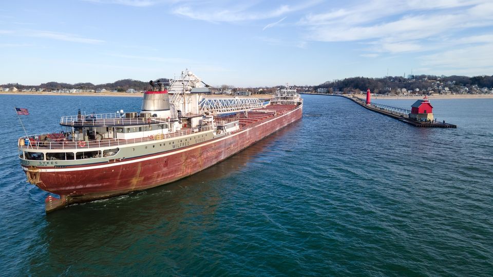 lcaships's tweet image. Shipments of limestone on the Great Lakes totaled 3.5 million tons in June, an increase of 6.5% from 2024. U.S. quarries totaled 2.9 million tons, an increase of 12.2% compared to last year. Shipments from Canadian quarries totaled 639,301 tons, a decrease of 13.4%.