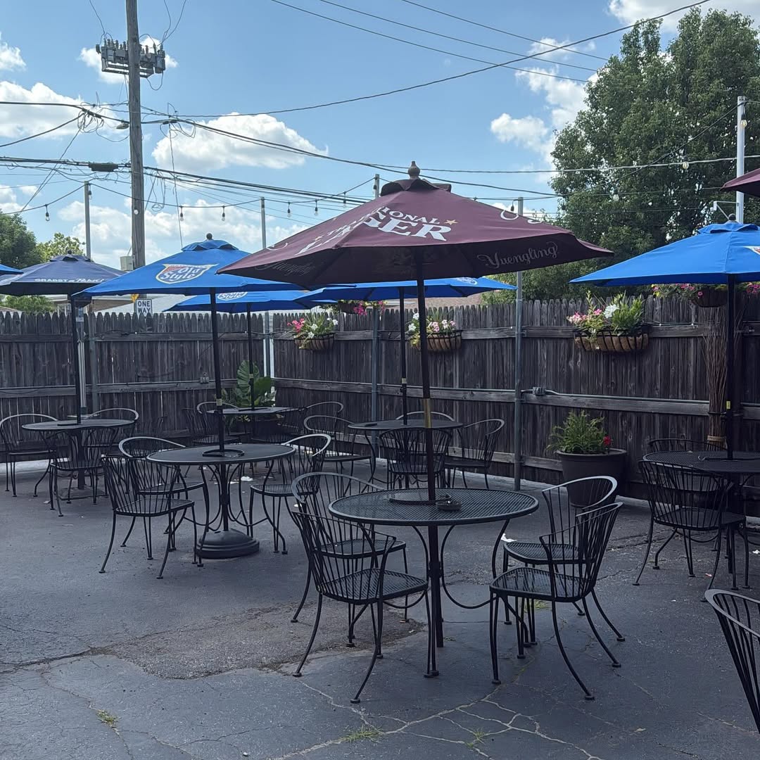 AngiesPizzaChi's tweet photo. Nice weather the rest of this week to have a bite and a cold beer on our patio. We will be closed for July 4th 

#angiespizzachi #patio https://t.co/0eGsbVfPGQ