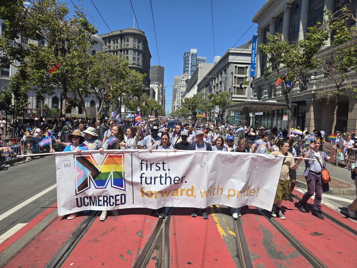 UCMercedAlumni's tweet image. Community, diversity, inclusivity, and love are what our Bobcats stand for. 🤍🖤🤎❤️🧡💛💚💙💜
In celebration of Pride, students, staff, faculty, and alumni came together to show their Bobcat spirit. Thank you @UCMerced OSI for coordinating this year's parade meetup!