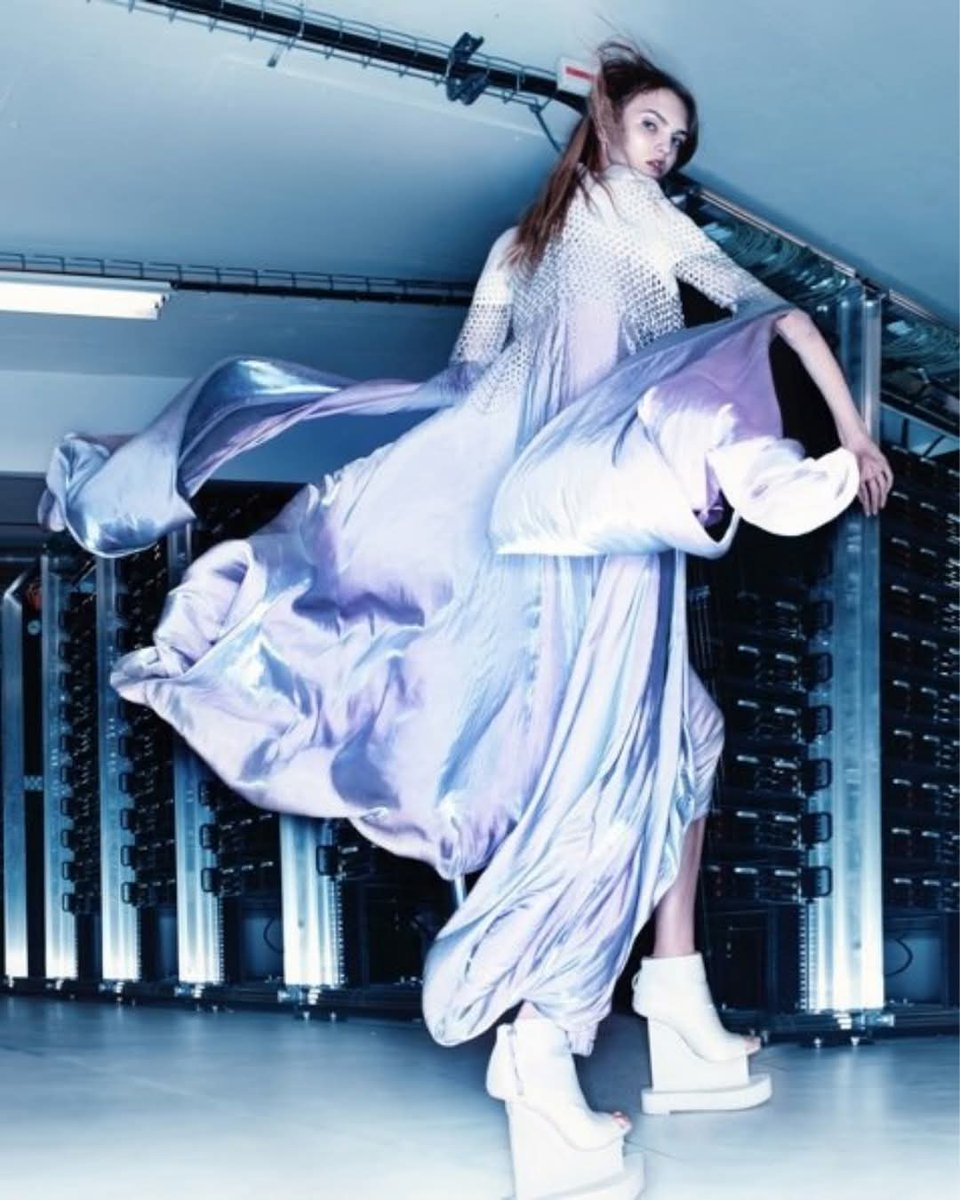 georgecursor's tweet image. Art and fashion meet #ParticlePhysics at CERN
 
In a rare collaboration with photographer Nick Knight, Iris van Herpen brought her Magnetic Motion collection into dialogue with the architecture of the universe. This supported by Arts at CERNcand scientists from the CMS…