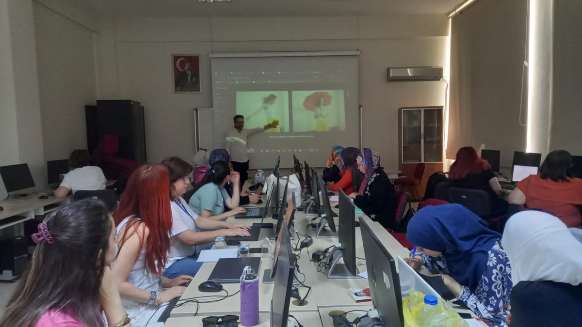 📍Tokat’ta Kadın Girişimcilere Yapay Zekâ Eğitimi! 🤖💡 

Kadın girişimciler yapay zekâ teknolojileriyle tanıştı, işlerini dijital dünyaya uyumlu hâle getirmek için önemli yetkinlikler kazandı! 👩‍💻🚀 

📎iha.com.tr/tokat-haberler…